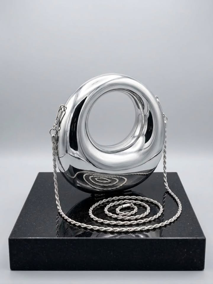 Shiny Silver Ring Hard-Shell Purse